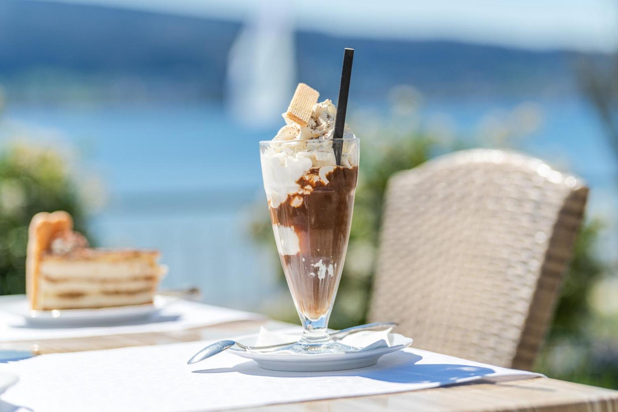 Strandhotel Loechnerhaus 赖歇瑙 外观 照片