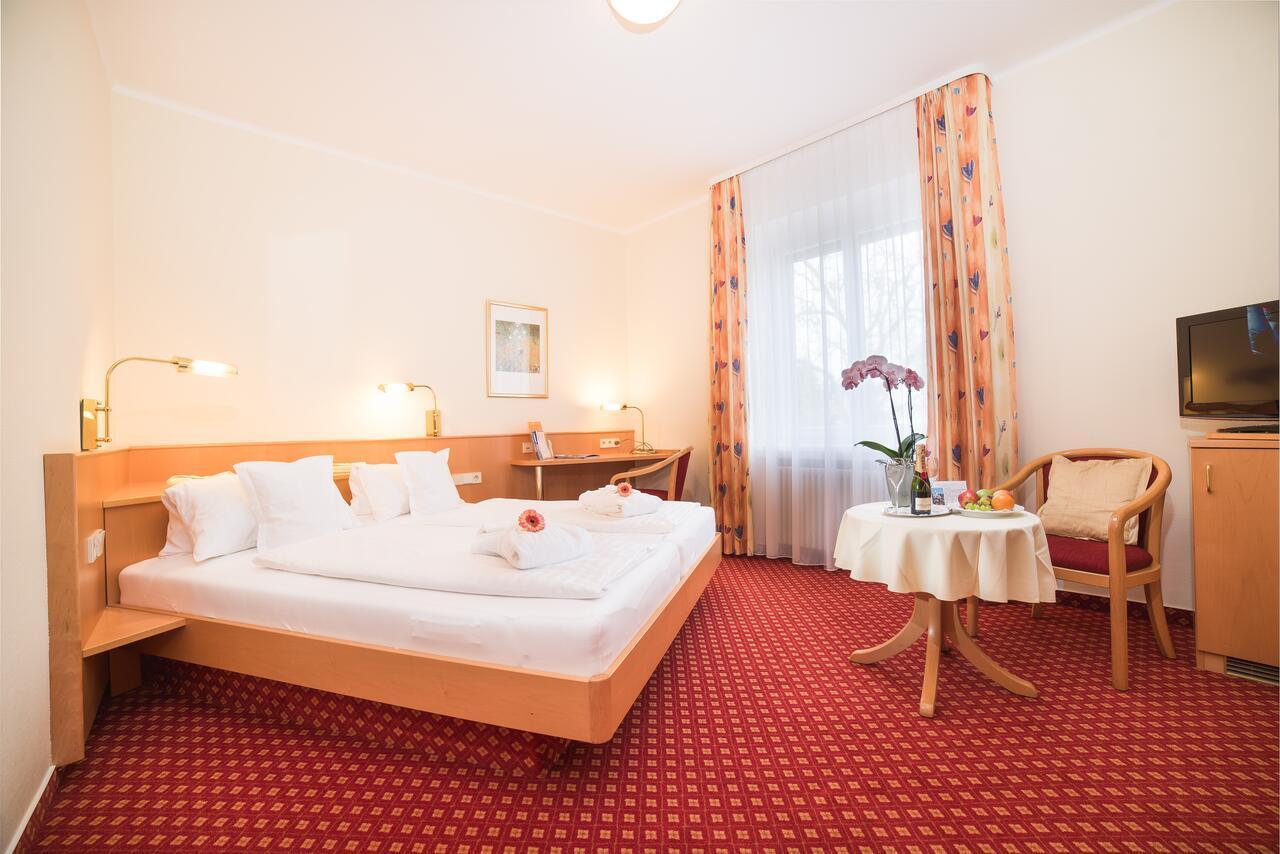 Strandhotel Loechnerhaus 赖歇瑙 外观 照片