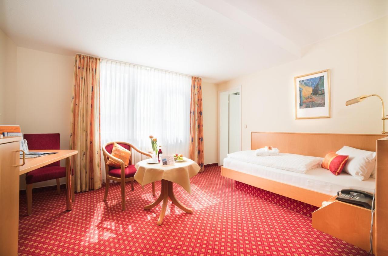 Strandhotel Loechnerhaus 赖歇瑙 外观 照片